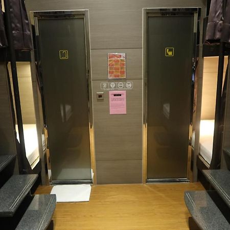 艾美琪 ホテル シックス スター ホステル 台北市 エクステリア 写真