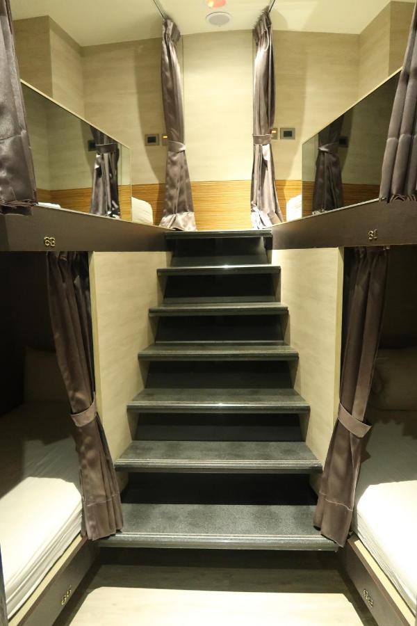 艾美琪 ホテル シックス スター ホステル 台北市 エクステリア 写真