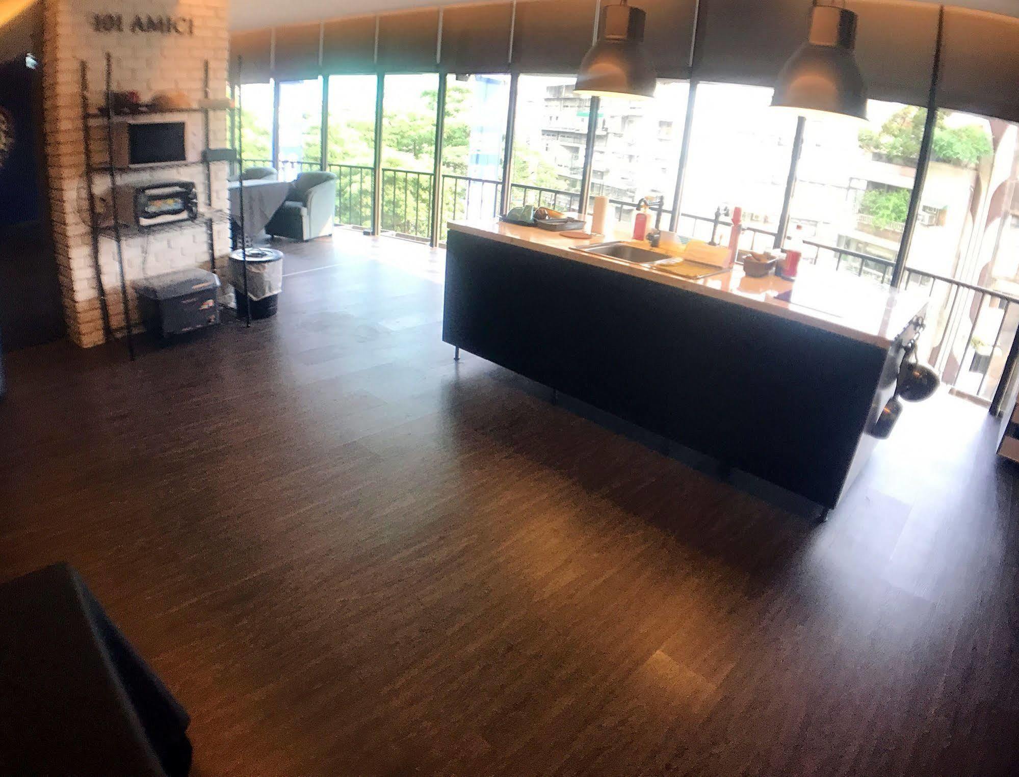 艾美琪 ホテル シックス スター ホステル 台北市 エクステリア 写真