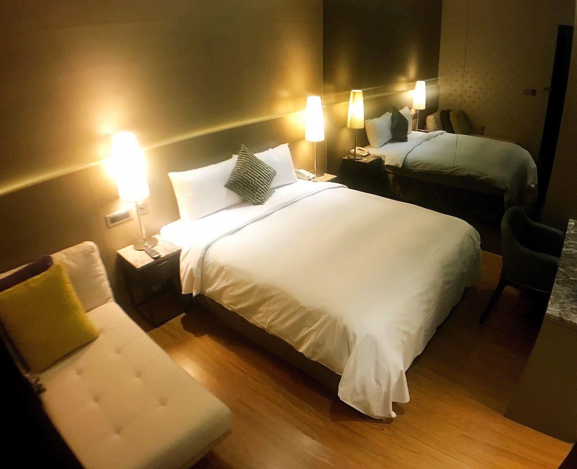 艾美琪 ホテル シックス スター ホステル 台北市 エクステリア 写真