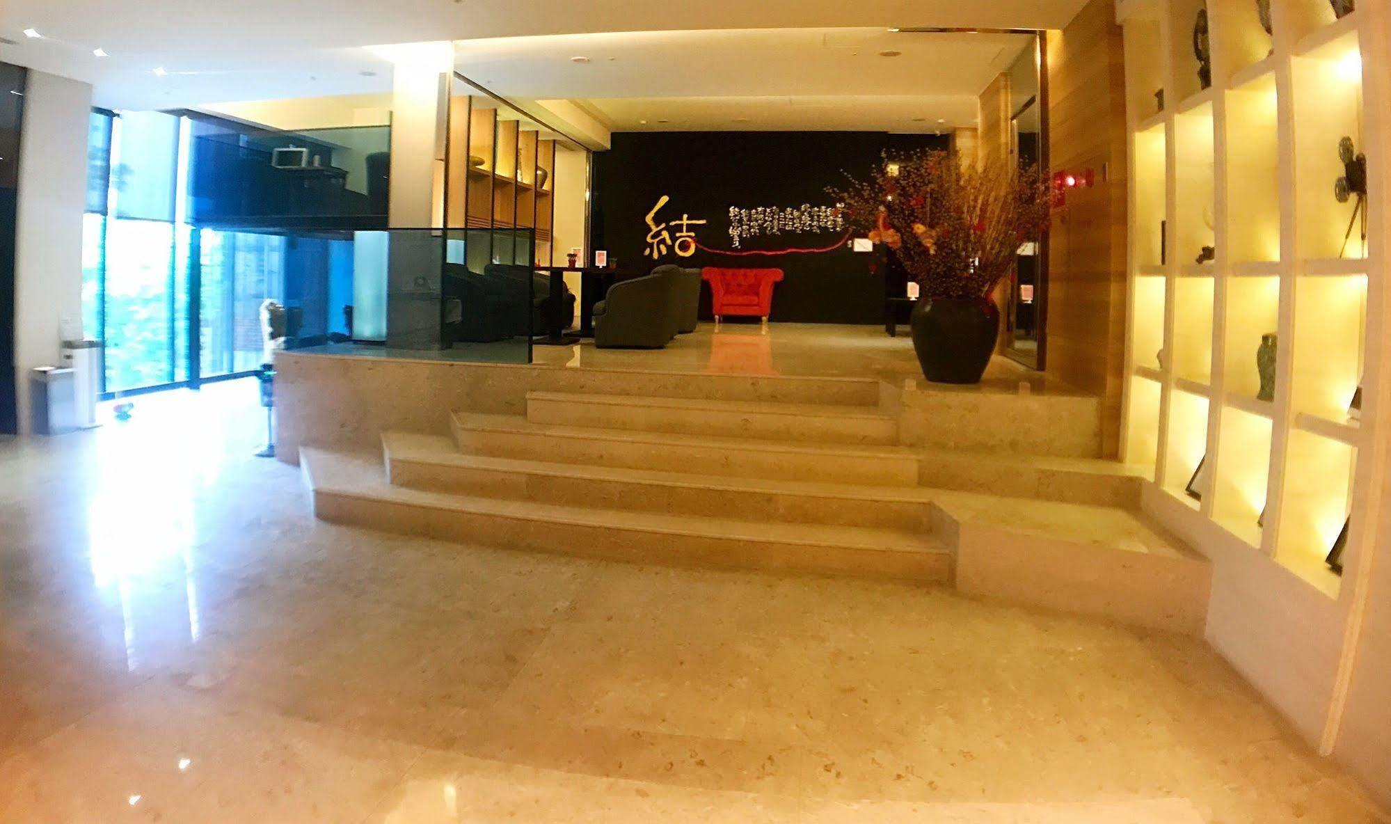 艾美琪 ホテル シックス スター ホステル 台北市 エクステリア 写真